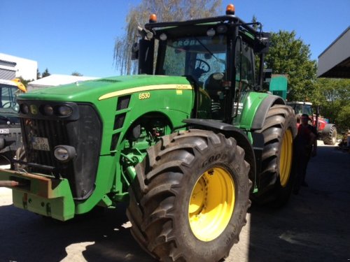 Agrotehevro Traktor John Deere 8530