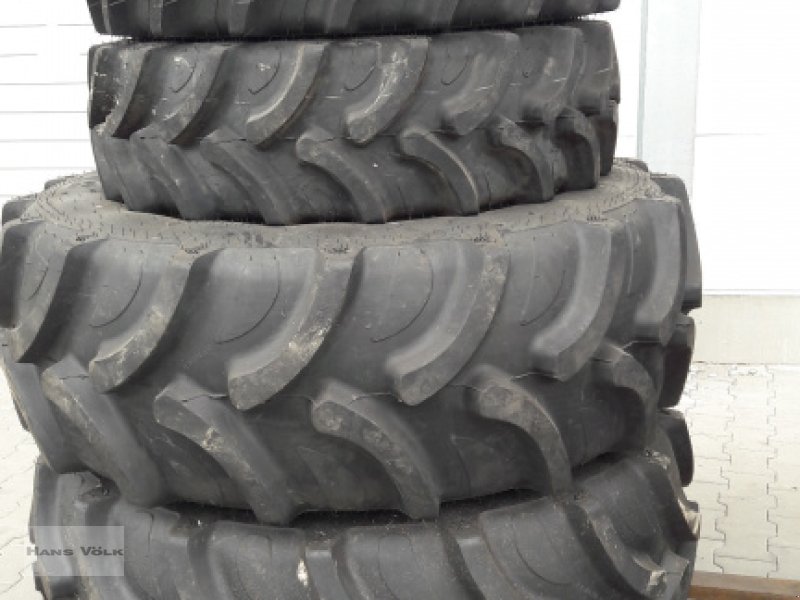 Alliance 320/70R24, Neumaschine (Bild 1) Reifen des Typs Alliance 320/70R24, Neumaschine in Antdorf (Bild 1)